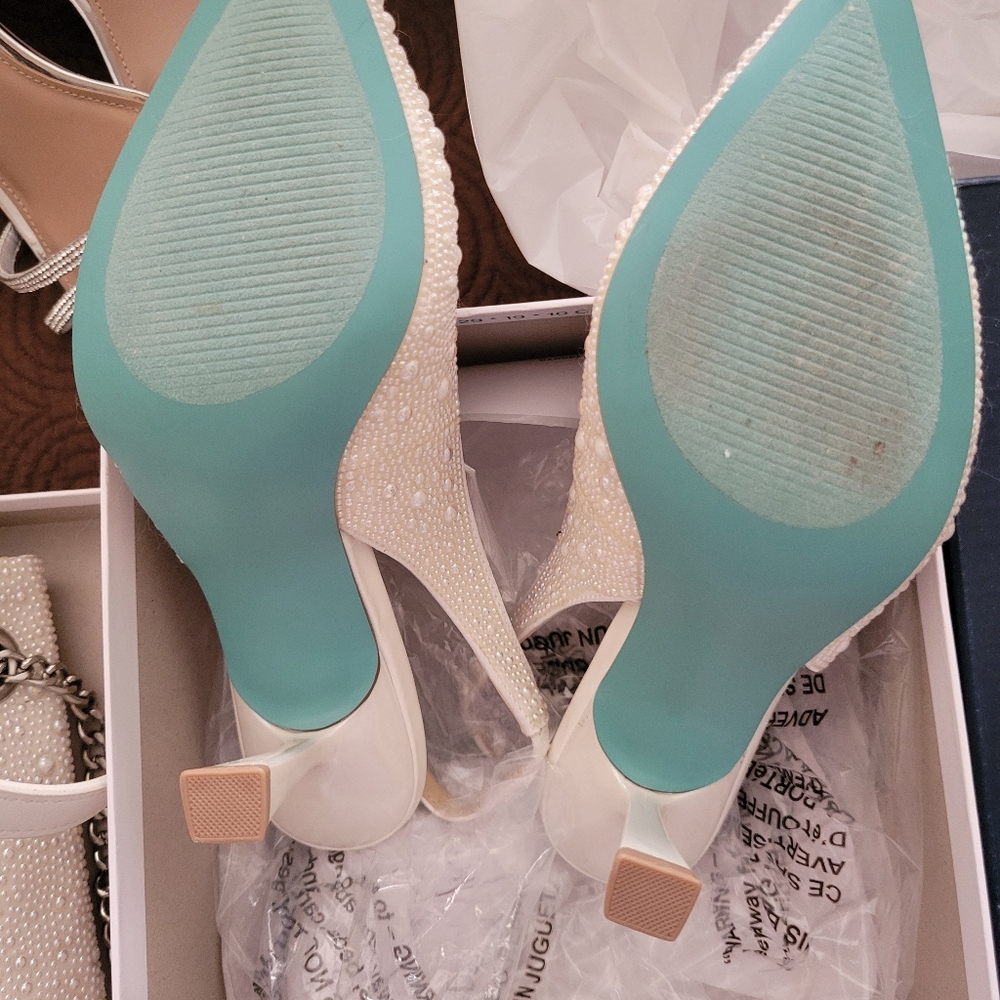 Betsy Johnson Clark pumps/matching purse - Picture 4 of 9
